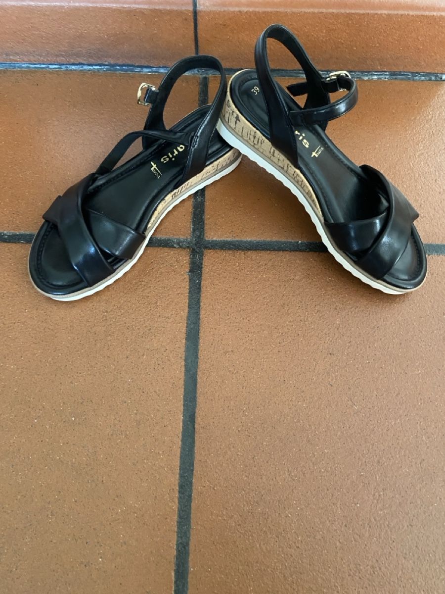 Tamaris Damenschuhe: Tamaris Sandalen 39 – Gebraucht aus Arbedo von gregmccooper
