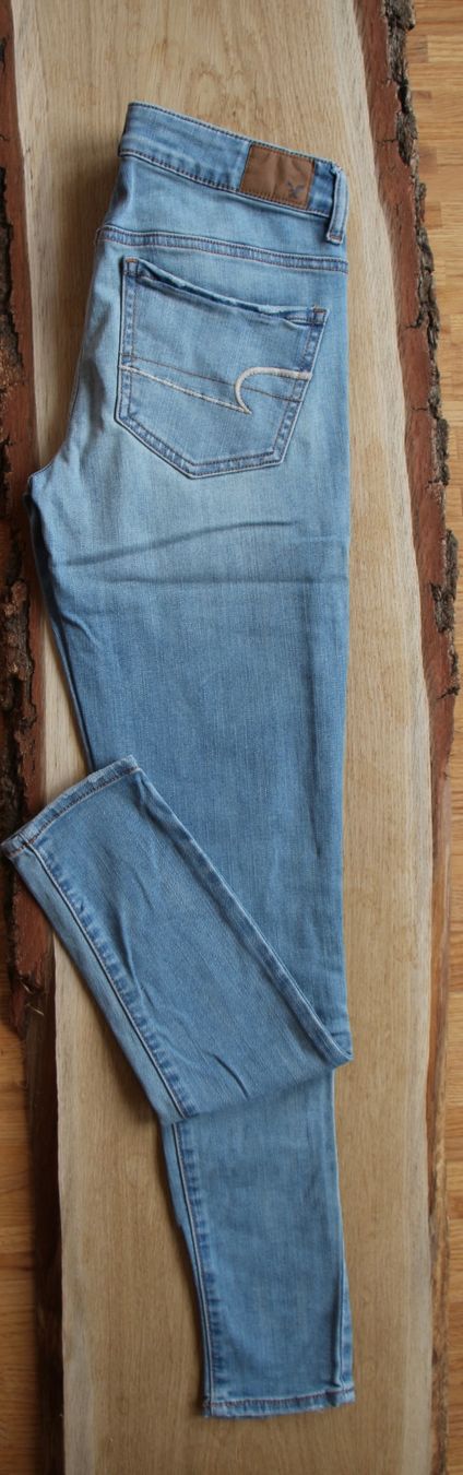 American Eagle Jeans: American Eagle Denim lightwash 27/32 NEU – Nuovo (secondo la descrizione) da Lausanne venduto da Julerde 1