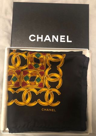 CHANEL FOULARD