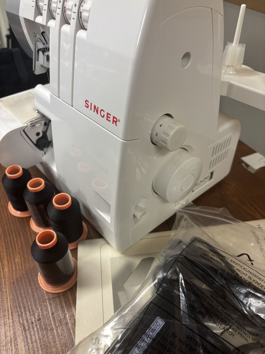 Singer Macchine da cucire: Overlocker von Singer neu – Nuovo (secondo la descrizione) da Worb venduto da TrinTrin90 2