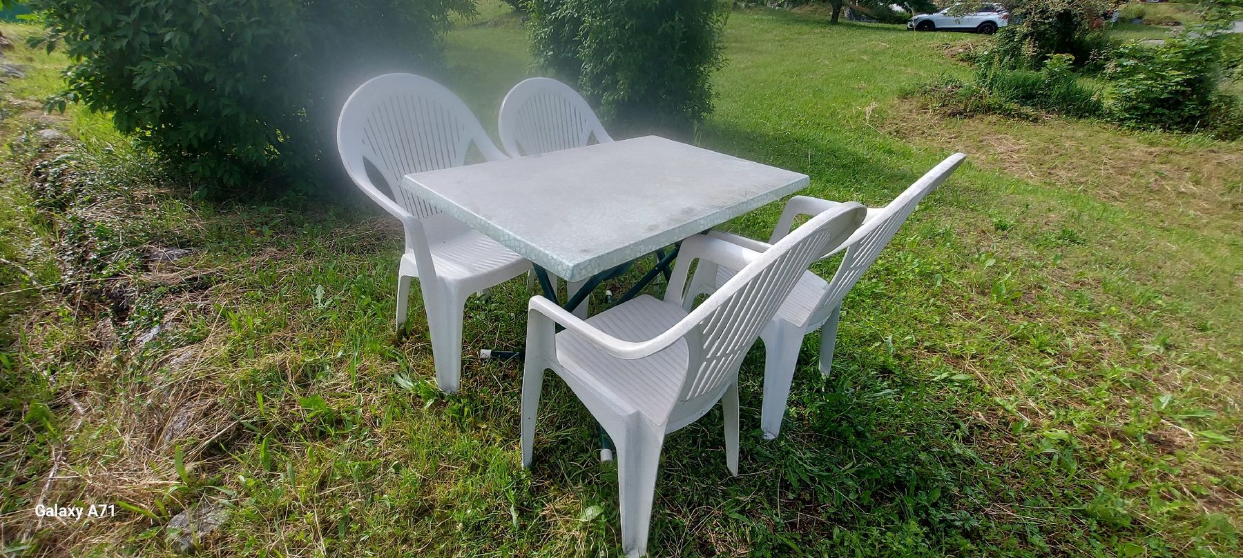 Set di tavolo e panche: Ensemble table et 4 chaises de jardin  – Usato da St-Gingolph venduto da Daillens