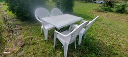 Ensemble table et 4 chaises de jardin 