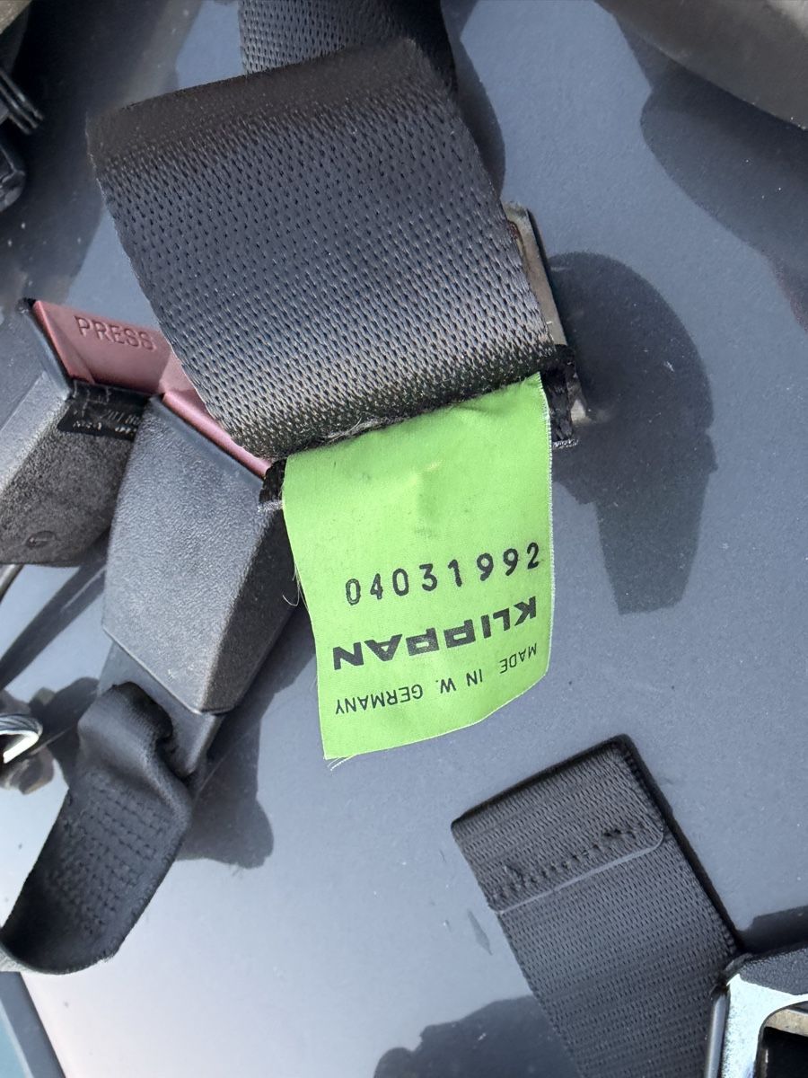 Mercedes-Benz Tutti pezzi di ricambio auto: Mercedes 190e W201 Sicherheitsgurte – Usato da Brig venduto da rue_s2l7 1