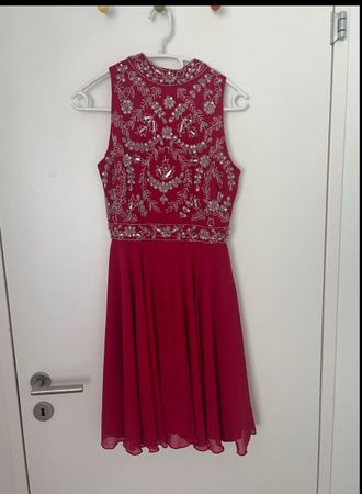 Cocktailkleid mit Stickerei