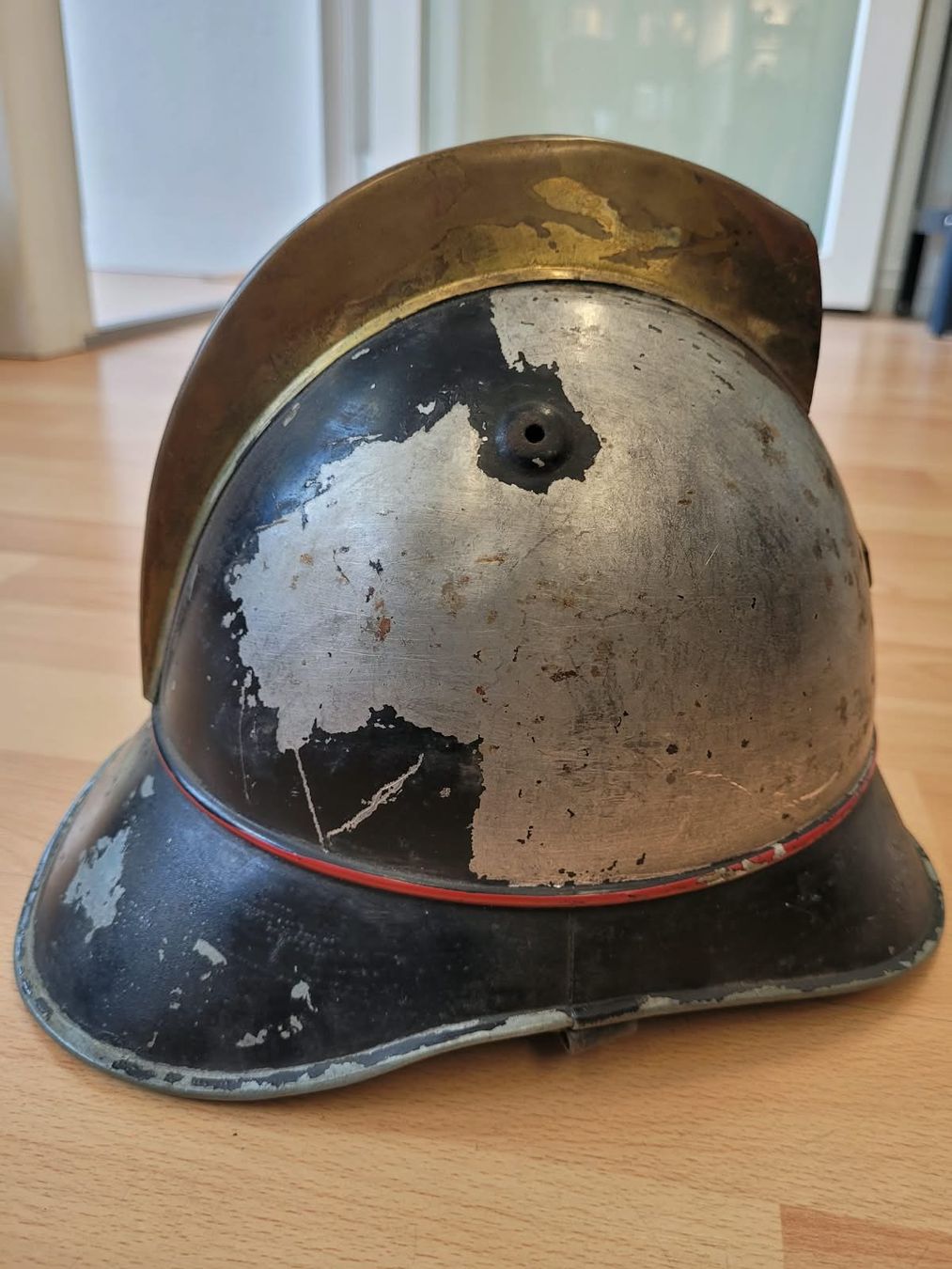 Feuerwehr: Antiker Schweizer Feuerwehrhelm ca. 1920er – Gebraucht aus Sonceboz-Sombeval von ter_9rc5 1