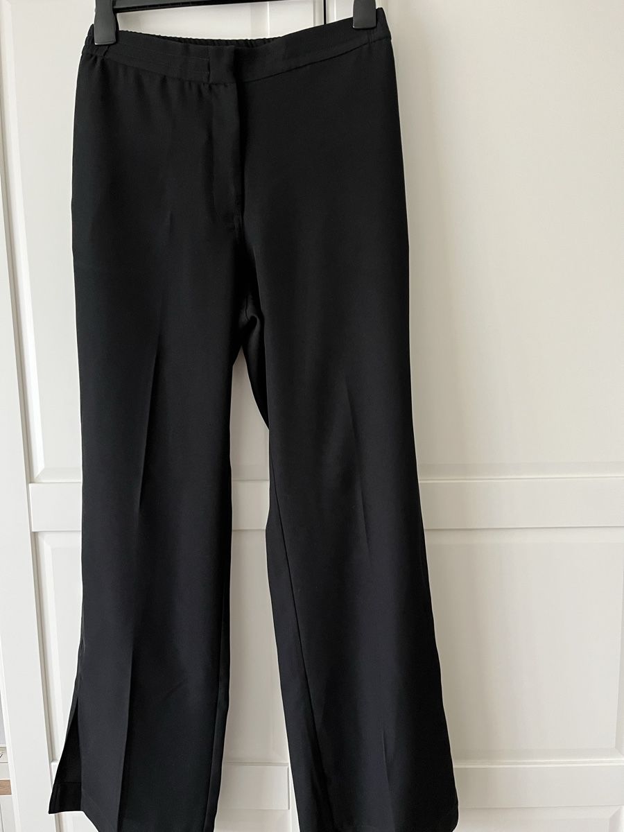 H&M Pantalons: Schwarze Stoffhose – Neuf (Voir description) à Allschwil par eyl_bb8q