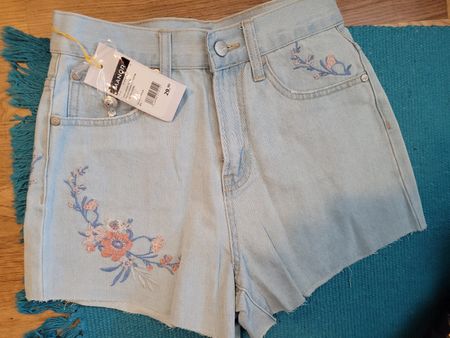 Jeans Shorts mit Stickerei