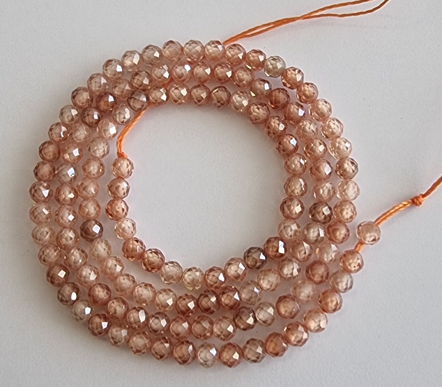 Minerali & Pietre curative: Zirkon Champagne facettiert 3mm. Strang – Nuovo e nell'imballaggio originale da Menziken venduto da Mirager 2