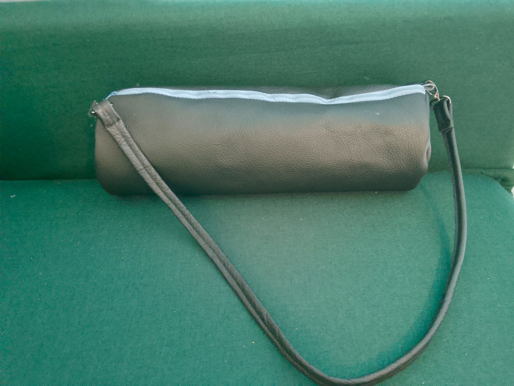 Taschen für Damen: Schwarze Tasche aus Echte Leder – Neu (gemäss Beschreibung) aus Bellikon von MellonCollieMitTwint