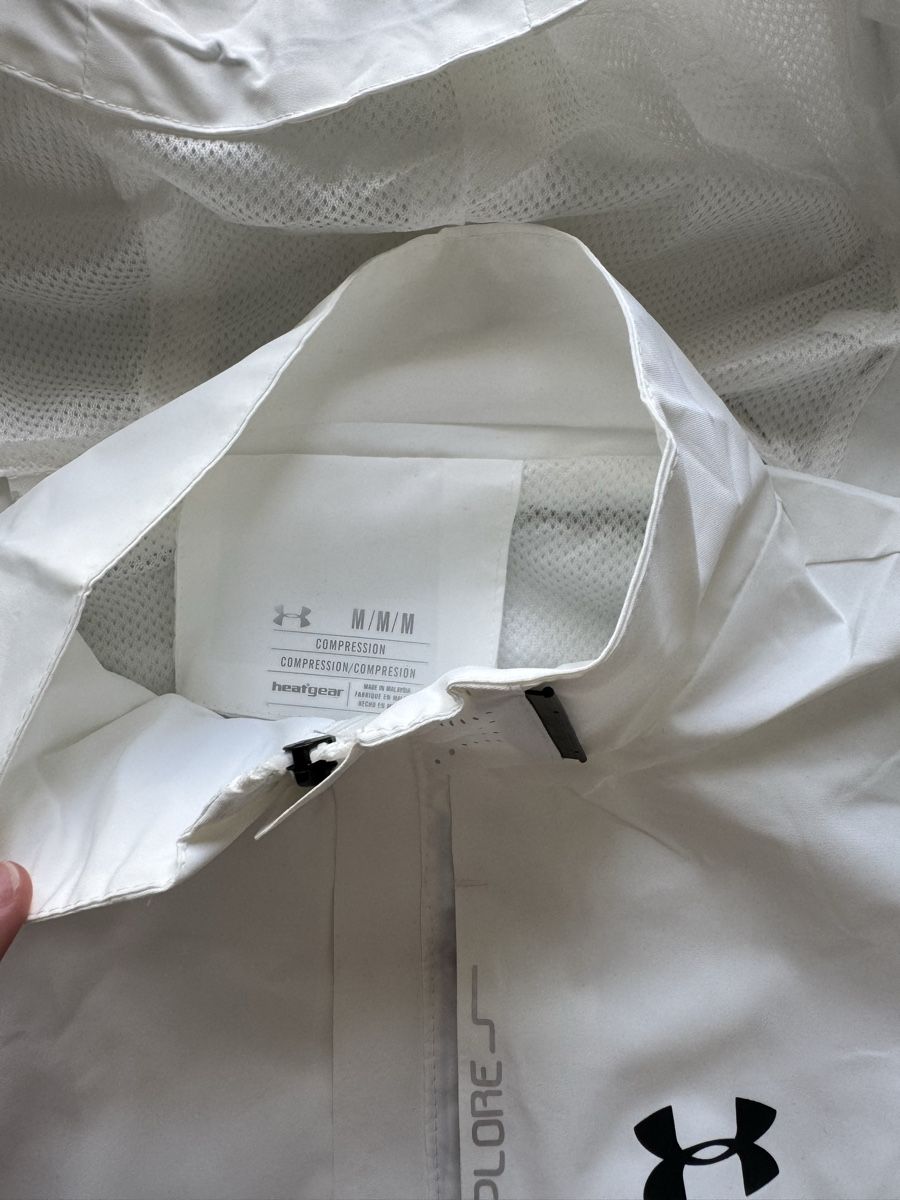 Under Armour Jacken: Under Armour Waterproof Jacke Größe M – Neu (gemäss Beschreibung) aus Allschwil von ale_99l7 3