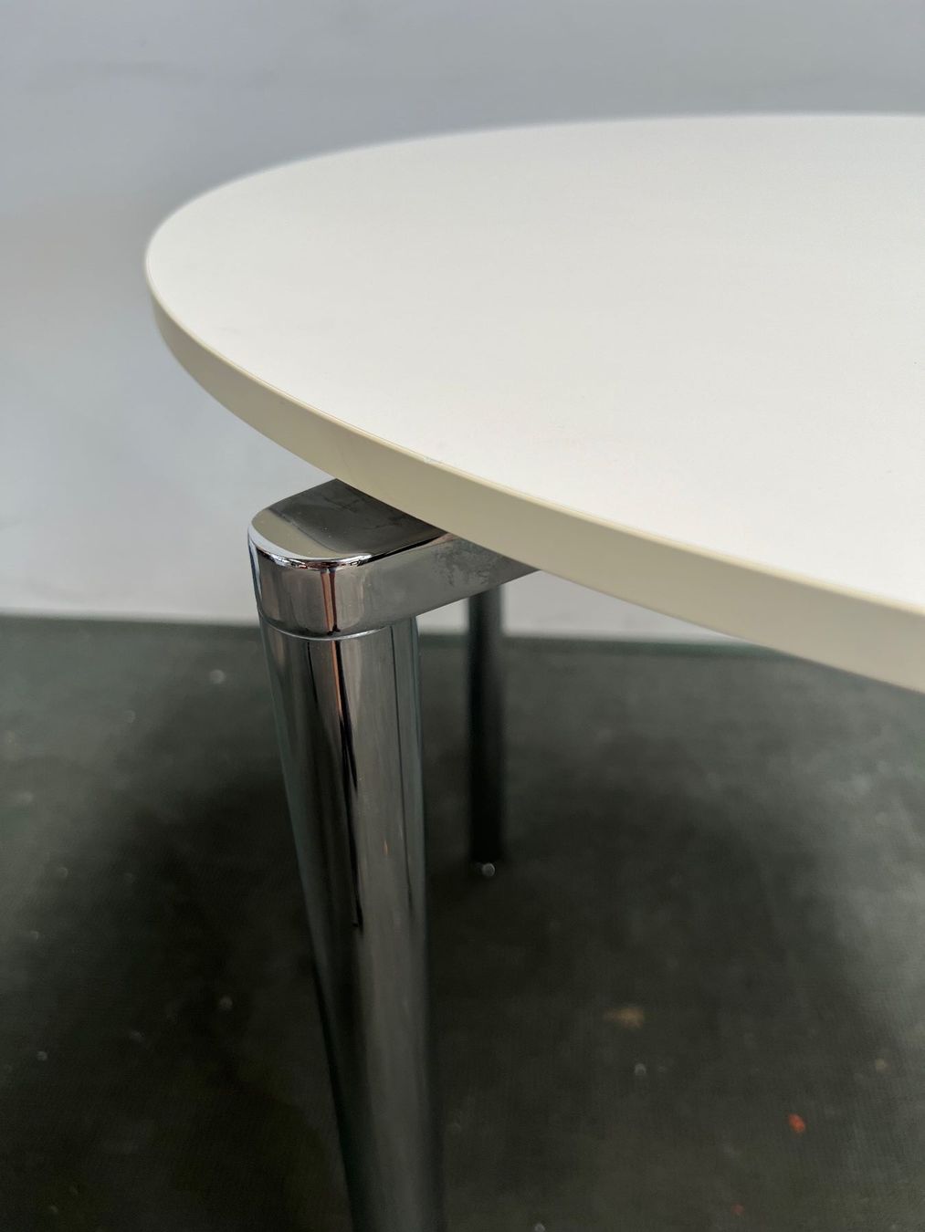Fritz Hansen Tavoli: FRITZ HANSEN Plano Bistrotisch rund – Usato da Wangen an der Aare venduto da TBYN 4