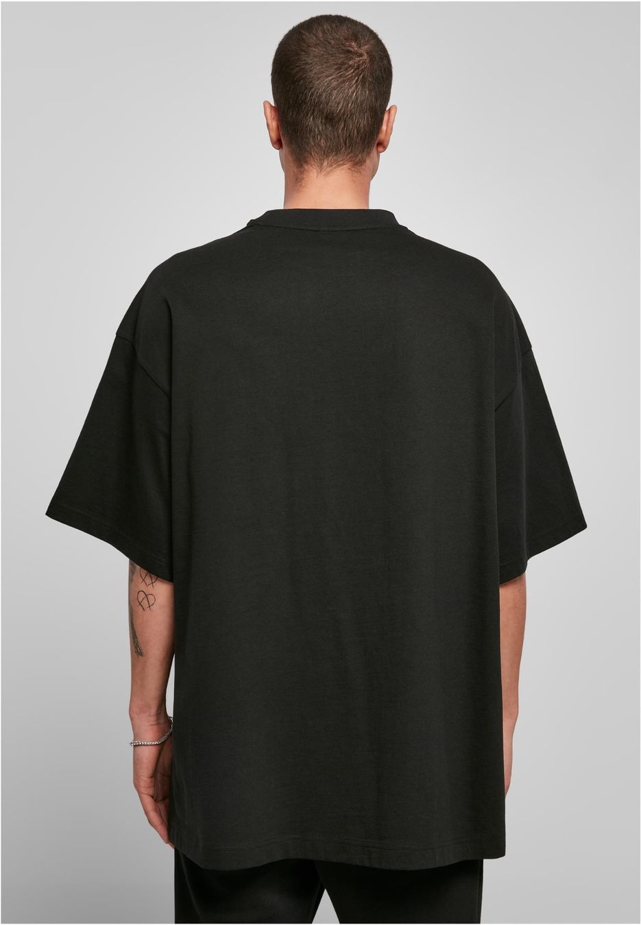 T-Shirts: UGi BIGY Tee - Oversize Tee - Schwarz – Neu und originalverpackt aus Regensdorf von StyleTown 1