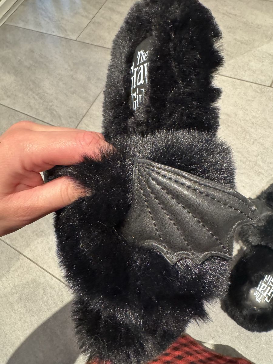 Scarpe da donna: Flauschige Gothic Pantoffeln neu Gr 39 – Nuovo (secondo la descrizione) da Holziken venduto da BlackCrow 2