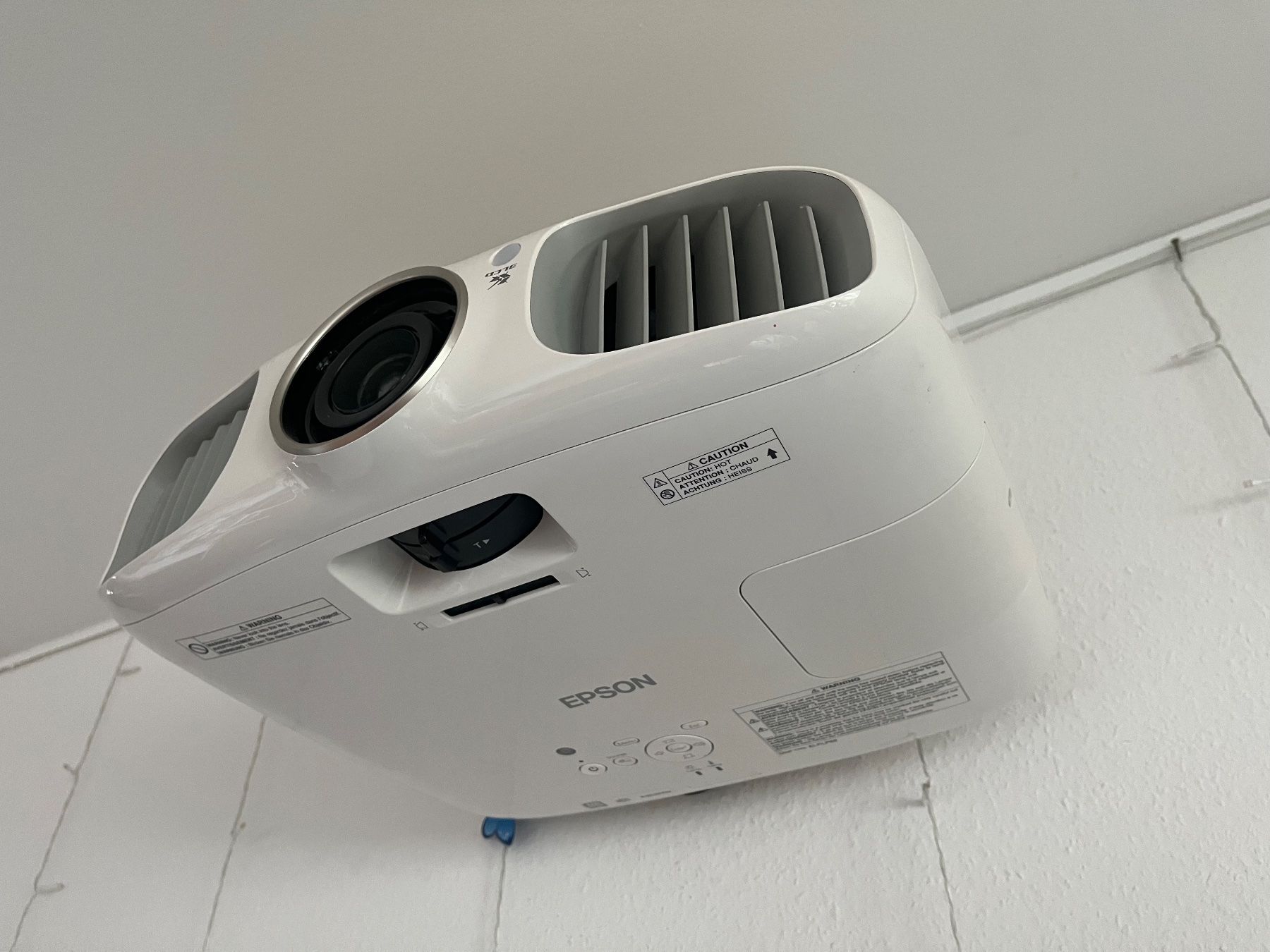 Epson Proiettori: Epson EH-TW5900 Beamer – Usato da Luzern venduto da TilaShe 2
