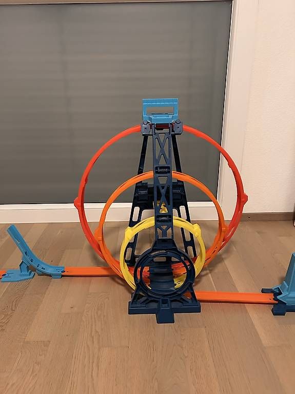 Hot Wheels Circuits: Circuit HotWheels 3 looping – D'occasion à Cugy VD par Dolbers