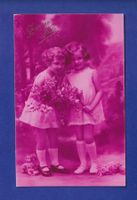 ENFANT - Jeunes filles et fleurs