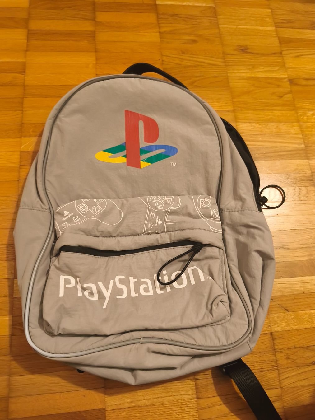 Zara Zaini: PLAYSTATION Rucksack von ZARA – Nuovo (secondo la descrizione) da Uster venduto da zebralino