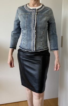 Comma Jeansjacke mit Perlen und Glitzersteinen
