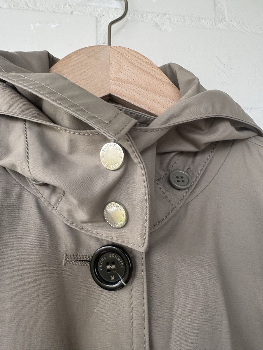 Fuchs Schmitt Cappotti: FUCHS SCHMITT Trenchcoat olive-grau Gr. 34 NEU!! – Nuovo (secondo la descrizione) da Brütten venduto da Rod816 3