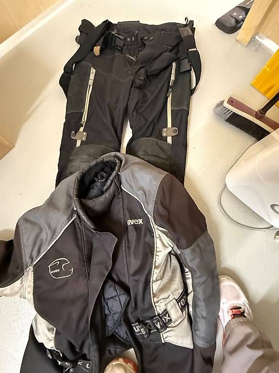 Kleiderpakete: Motorrad Hose und Jacken  – Gebraucht aus Goldach von D-M-S