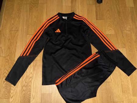 Adidas-Trainingsanzug, Größe 152