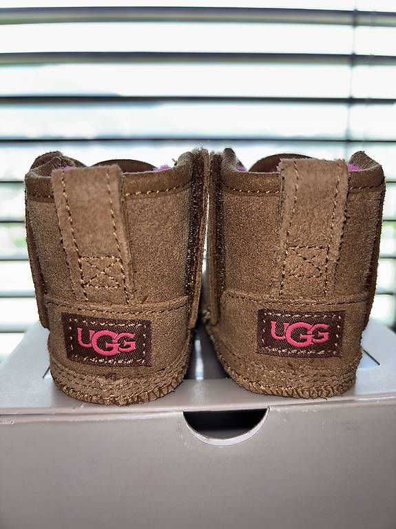 Chaussures garçon: Scarponcino UGG – D'occasion à Mendrisio par Nikolas282 1
