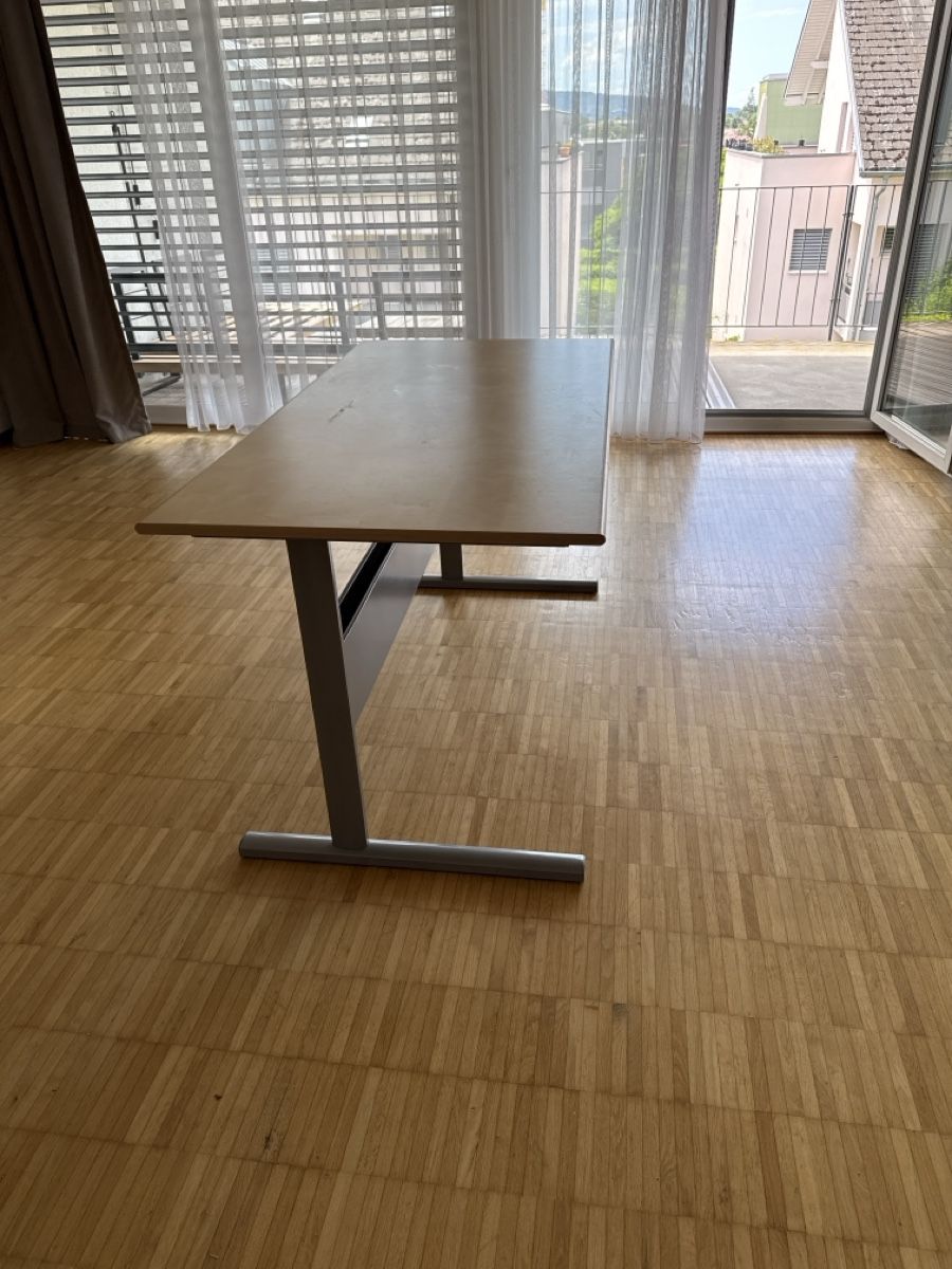 Schreibtische: Bürotisch – Gebraucht aus Brüttisellen von bog_kg75