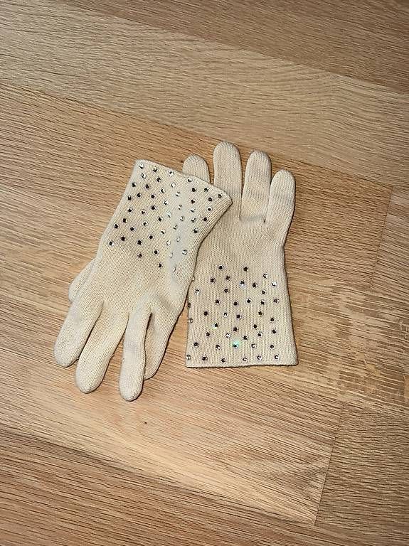 Guanti & manicotti: Cashmere Handschuhe mit Strasssteinen – Usato da St. Gallen venduto da Sabrinaaa 3