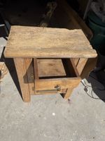 Meuble en bois vintage avec tiroir – bon état