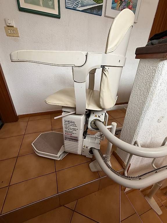 Attrezzature mediche: Montascale Stannah mod. 260 – Usato da Gordola venduto da heli-teck 2