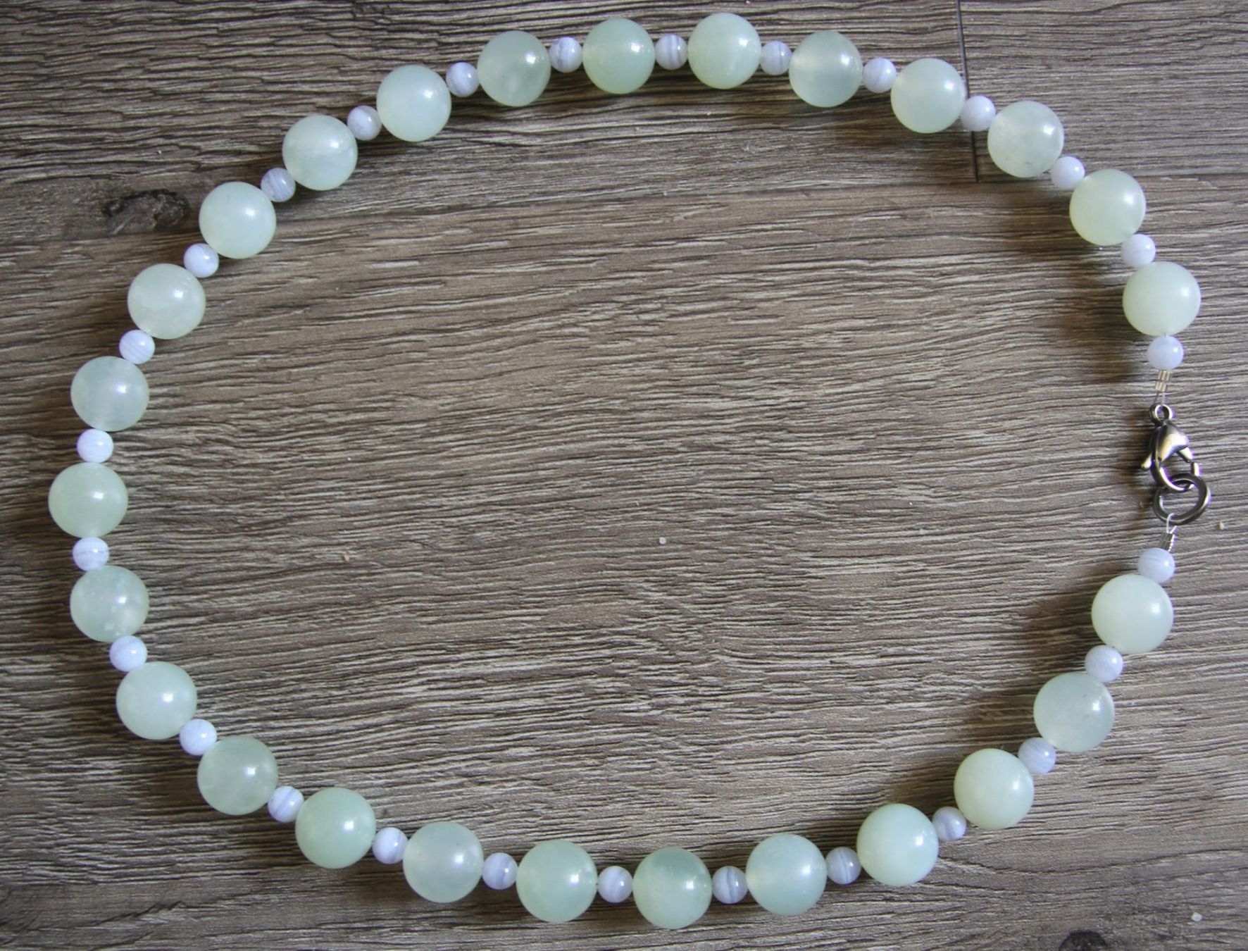 Catenine: NEU: Jadekette Collier Schmuck Jade und Chalcedon Perlen – Nuovo (secondo la descrizione) da Matten b. Interl venduto da EdelsteineInterlaken 2