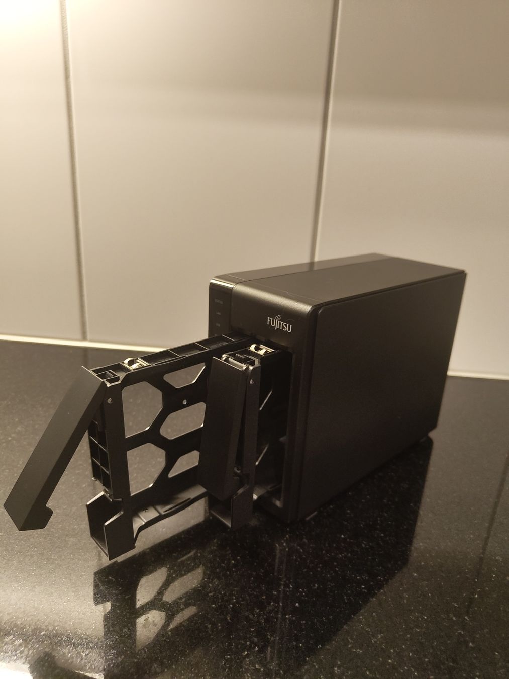 Server: Fujitsu NAS Server – Usato da Beringen venduto da sharue 1