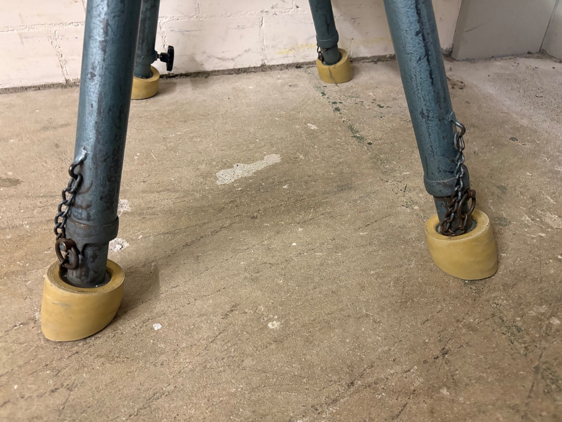 Alder+Eisenhut Hometrainer: Turngerät Sprungbock, Leder Vintage Retro – Gebraucht aus Schleinikon von riet_2026 3
