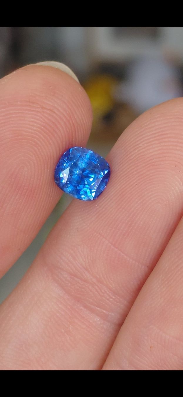 Pierres précieuses: Saphir Blue Vividly saturation – D'occasion à Bévilard par Yougems 3