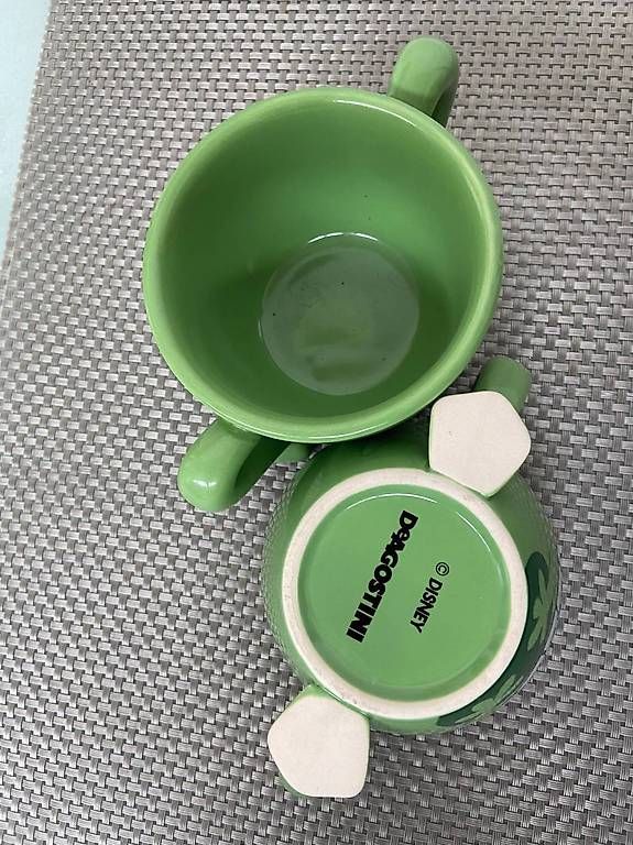Tassen: 2 Tasses enfant Disney vertes – Gebraucht aus Confignon von MVAR 1