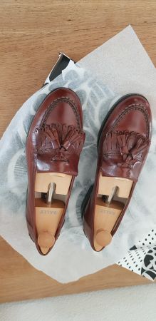 Élégantes Chaussures Bally en Cuir Marron