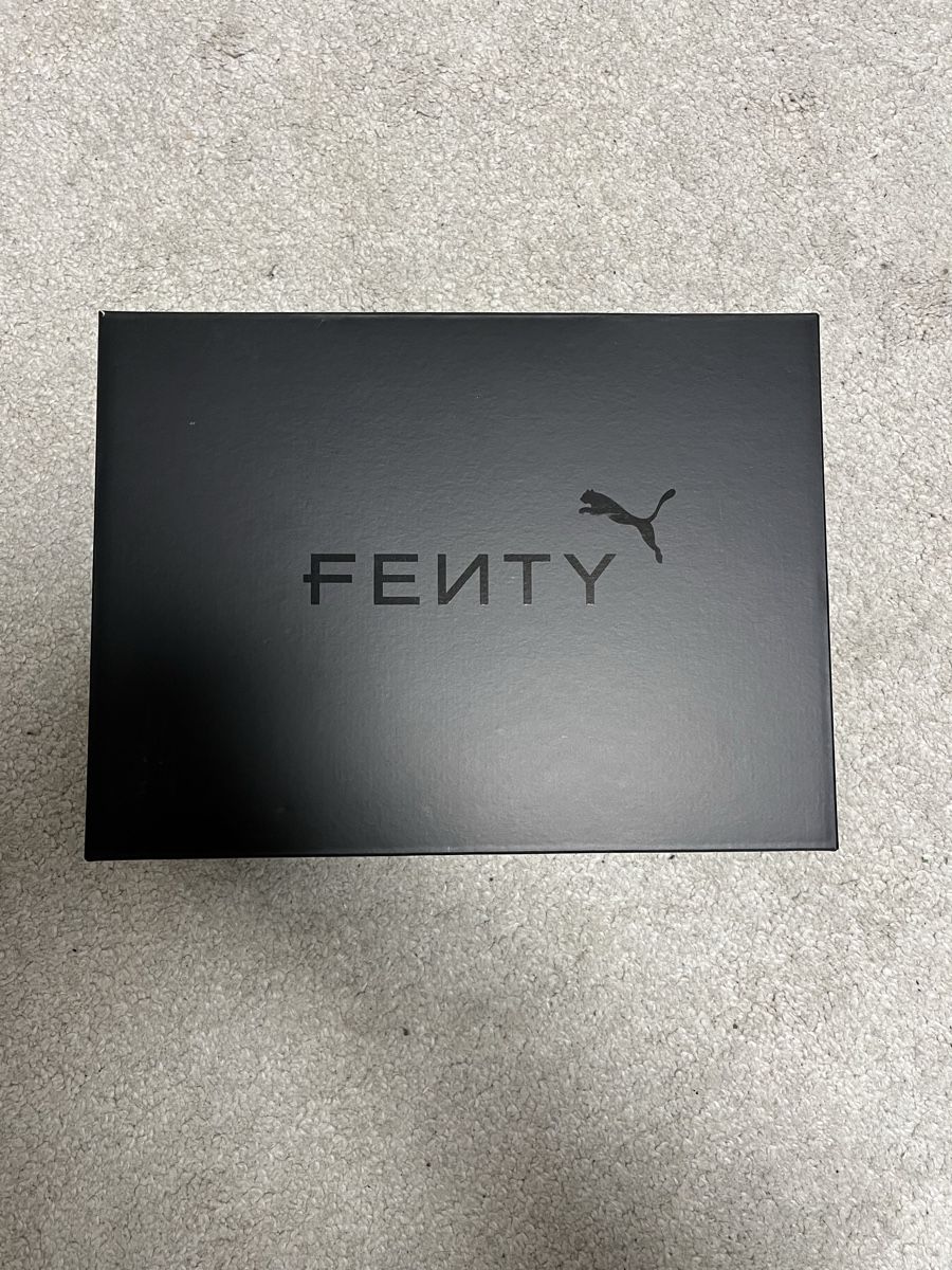 Fenty Scarpe da uomo: Leerer Fenty x Puma Karton + Zubehör – Nuovo (secondo la descrizione) da Rheineck venduto da CS992000