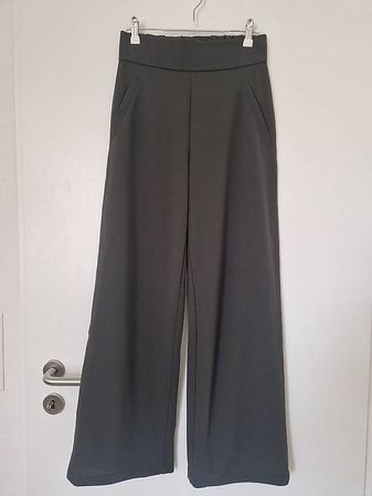 Hose mit Taschen. Größe S.