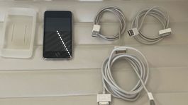 Apple iPod Touch 2nd Gen, 32GB, MB533LL