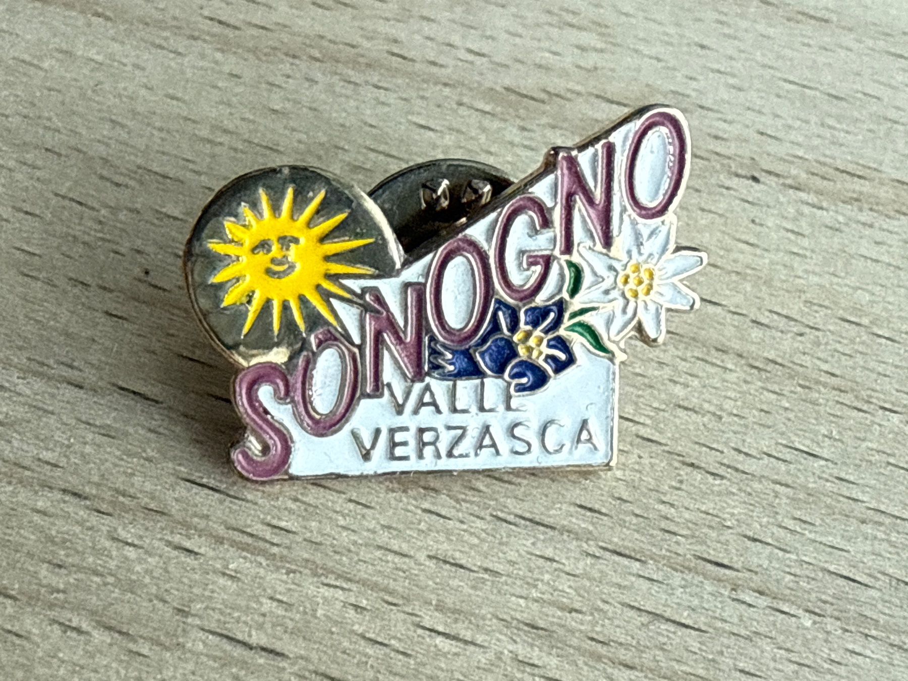 Placchette & Badge: Pin Sonogno Valle Verzasca – Usato da Glattbrugg venduto da Schweigmatt