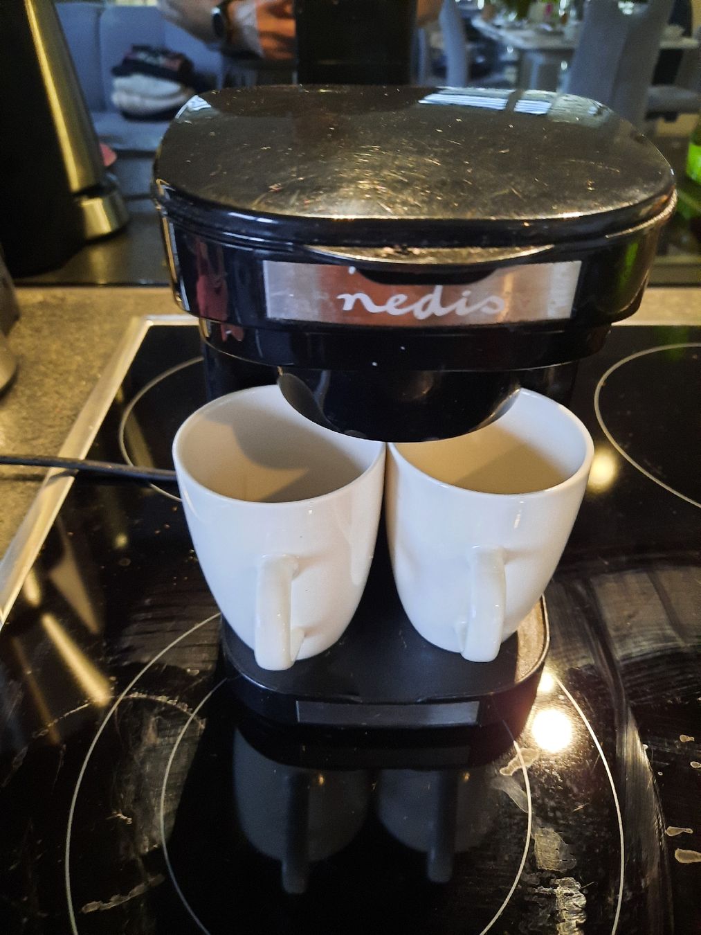 Macchine per caffè & Macchine per espresso: kaffeemaschine mit Tassen – Usato da Knutwil venduto da RainerK02