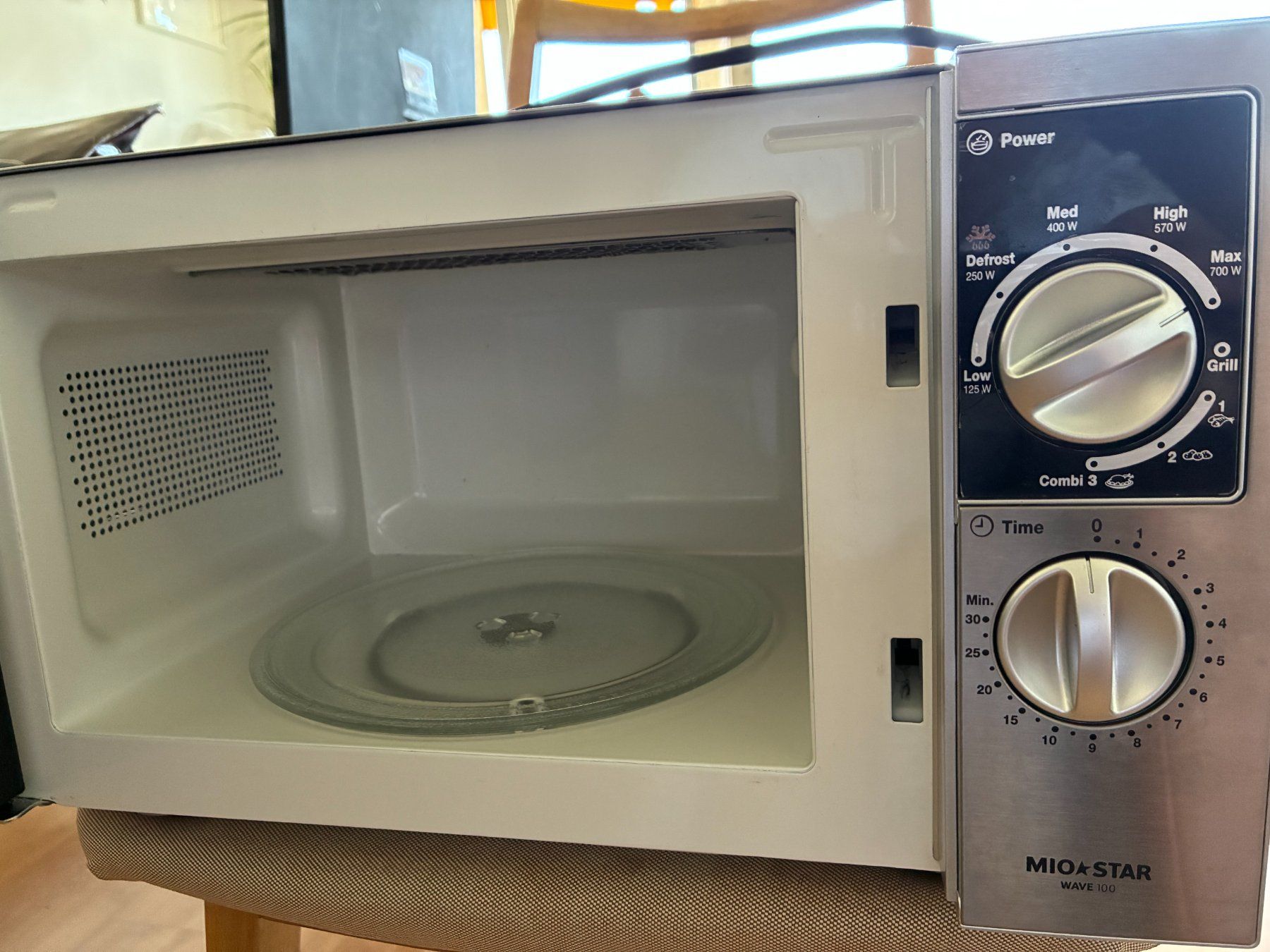 Mio Star Fours: MIOSTAR Micro-onde  – D'occasion à Brent par fwu_n8fg 1