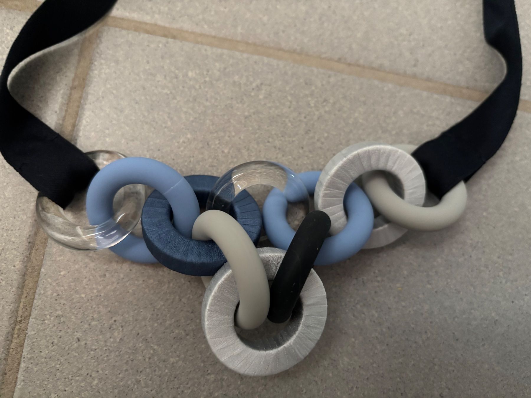 Cos Catenine: COS Kette mit Bändern, blau/grau – Nuovo (secondo la descrizione) da Wangen ZH venduto da Mahmood11 3