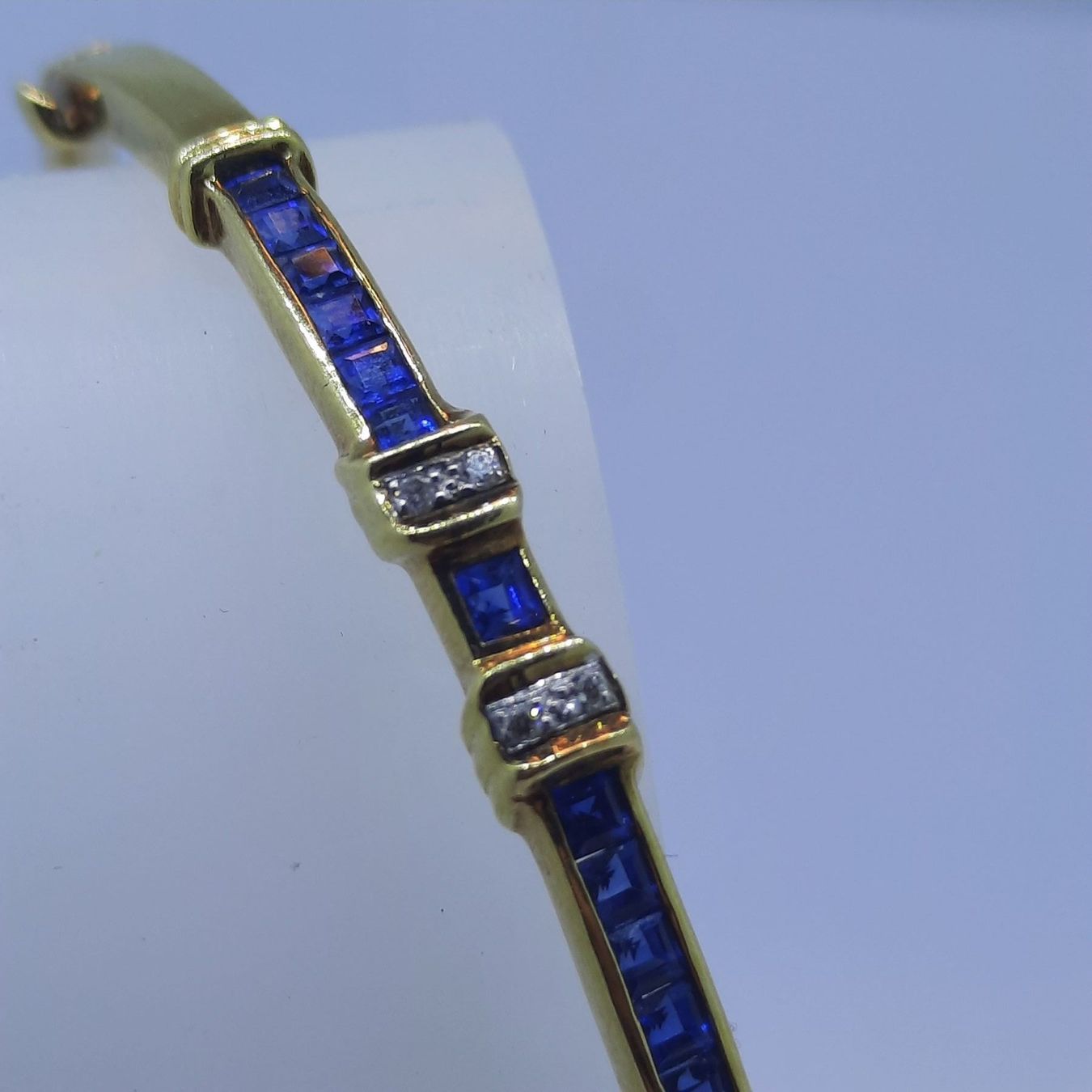 Bracciali & Braccialetti: Goldarmband mit erstklassigen Edelsteinen – Usato da Unterägeri venduto da Altgoldschmuck 1