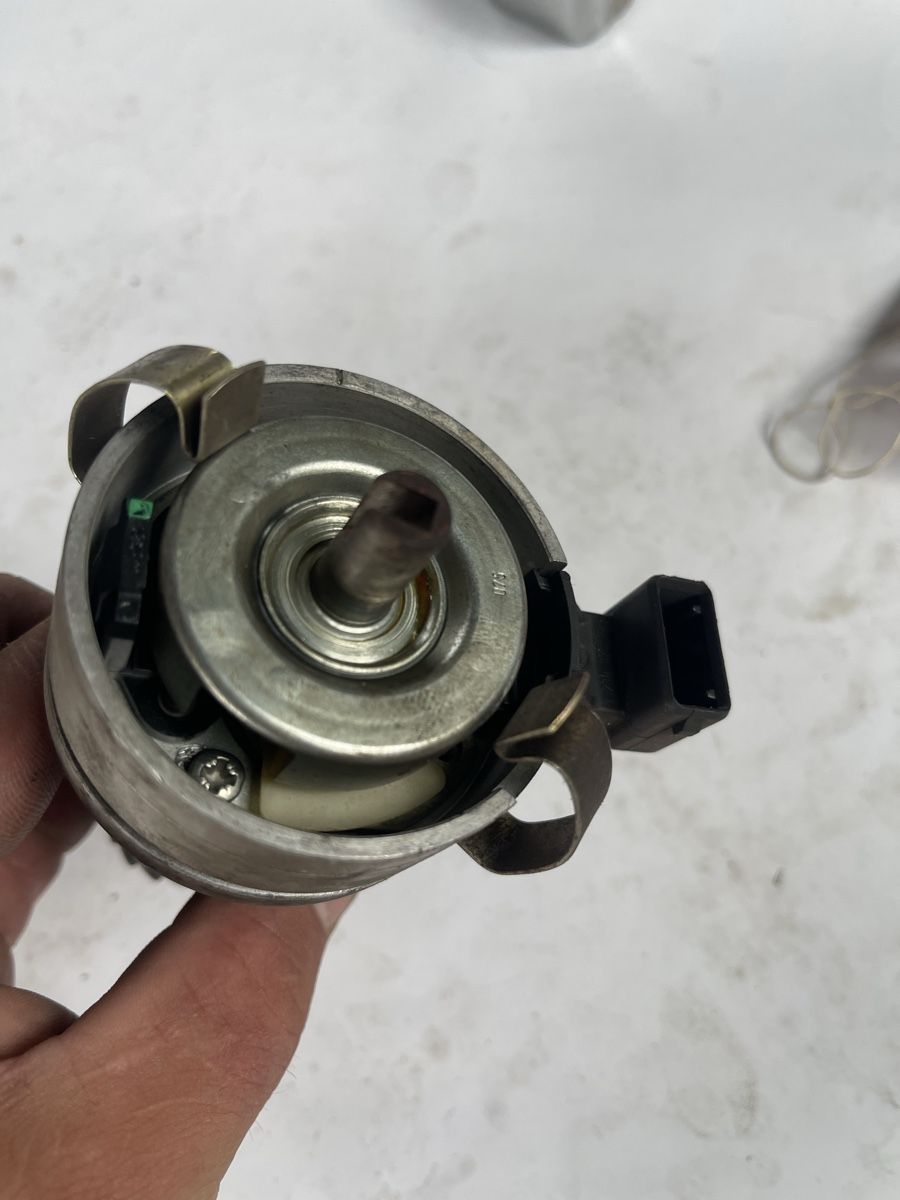 Bosch Tutti pezzi di ricambio auto: Bosch Zündverteiler Audi 80 – Usato da Altbüron venduto da Garage-Bulak 2