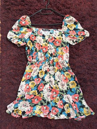 Robe courte Zara motif floral multicolore taille M