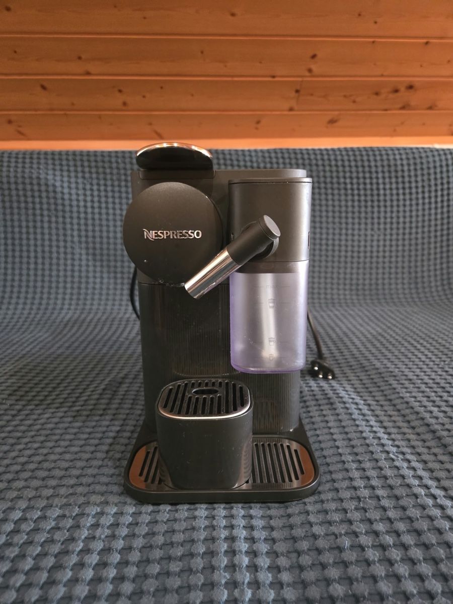 De'Longhi Kaffeemaschinen & Espressomaschinen: Nesspresso DeLonghi Coffee Machine – Gebraucht aus Ins von dzi_cgk6 2