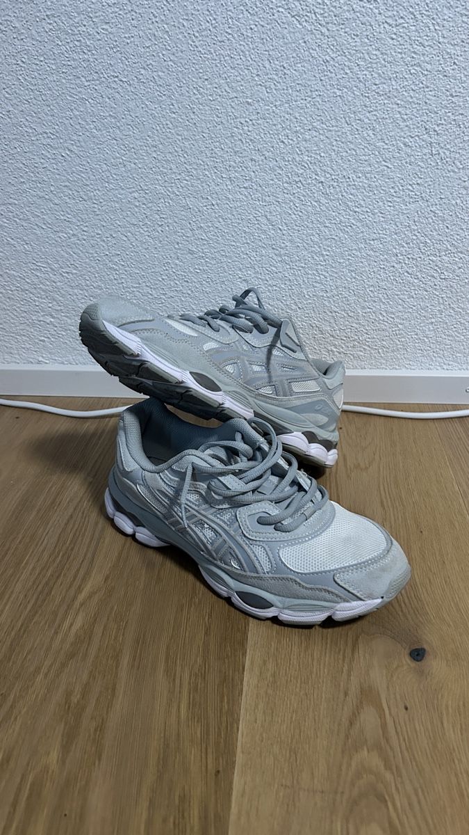 Asics Scarpe da uomo: Asics Gel NYC Grey – Nuovo (secondo la descrizione) da Bern venduto da J.B_0510