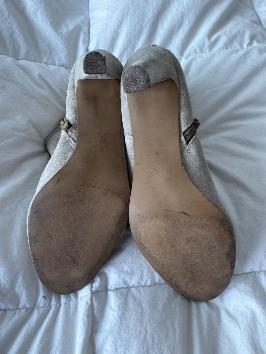 Damenschuhe: Bottines élégantes en daim beiges, taille 40 – Gebraucht aus Genève von lejardindesvetements 2