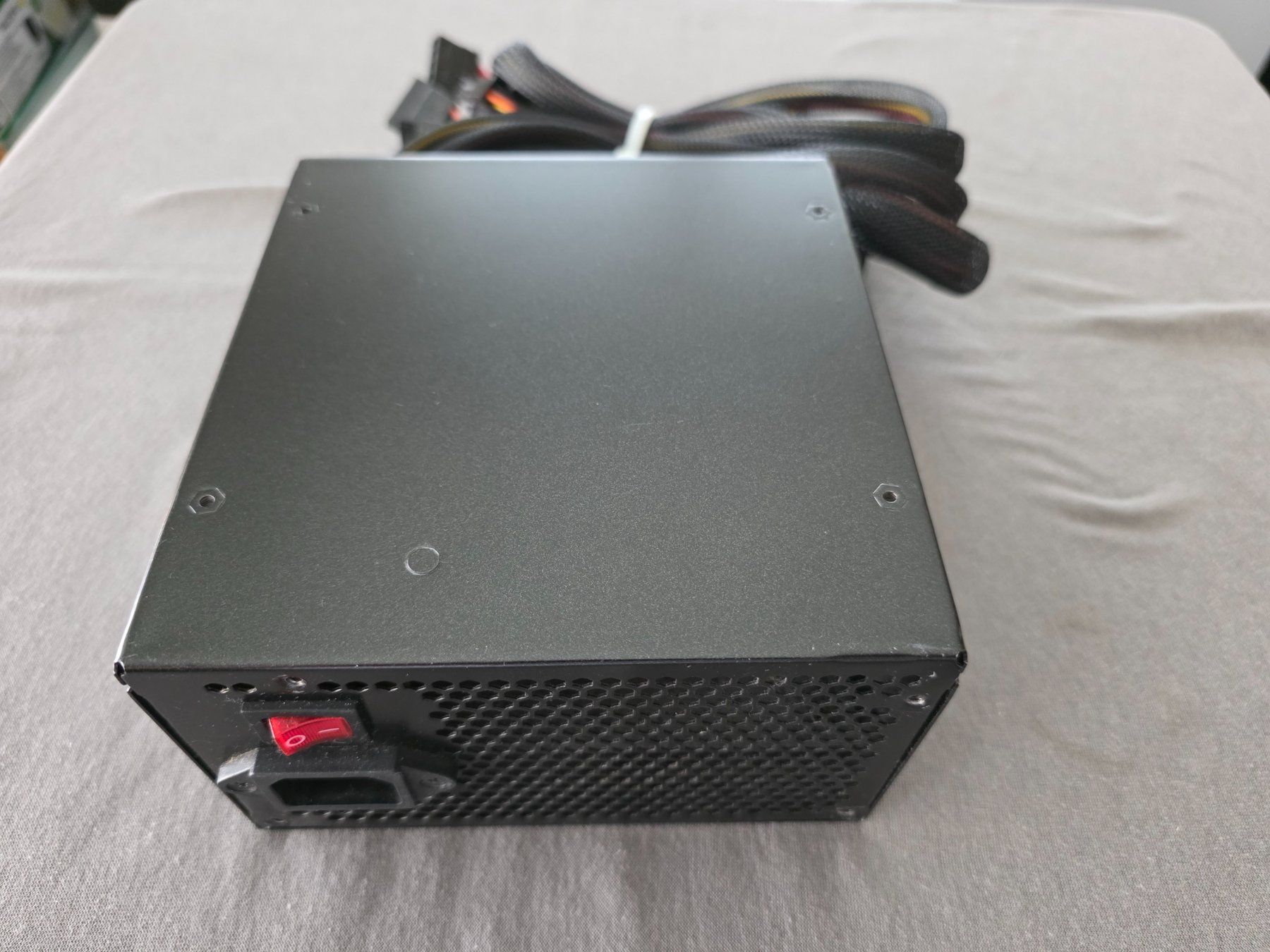 Componenti elettronici: Computer Netzteil ATX 650 Watt techsolo STP-650 v2.3 – Usato da Safenwil venduto da gudda 2
